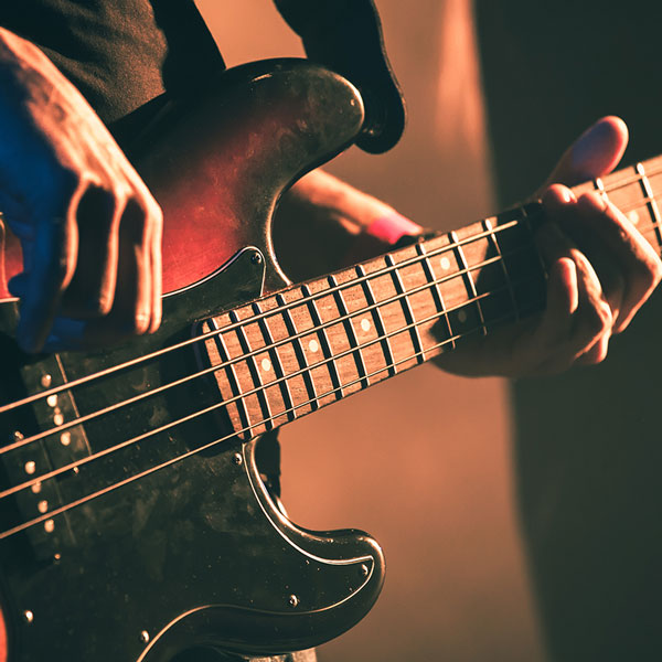 Bass Guitar Lessons in Rive-Sud Longueuil at Home 