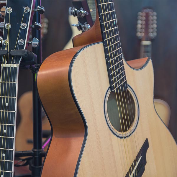 Guitar Lessons in Rive-Sud Longueuil at Home 