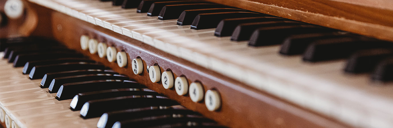 Organ Lessons at your home or at our Rive-Sud Longueuil Music School
